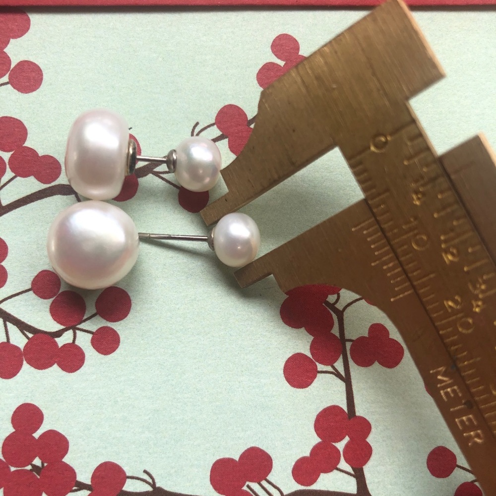 Freshwater button pearl earrings - Picture 3 of 6